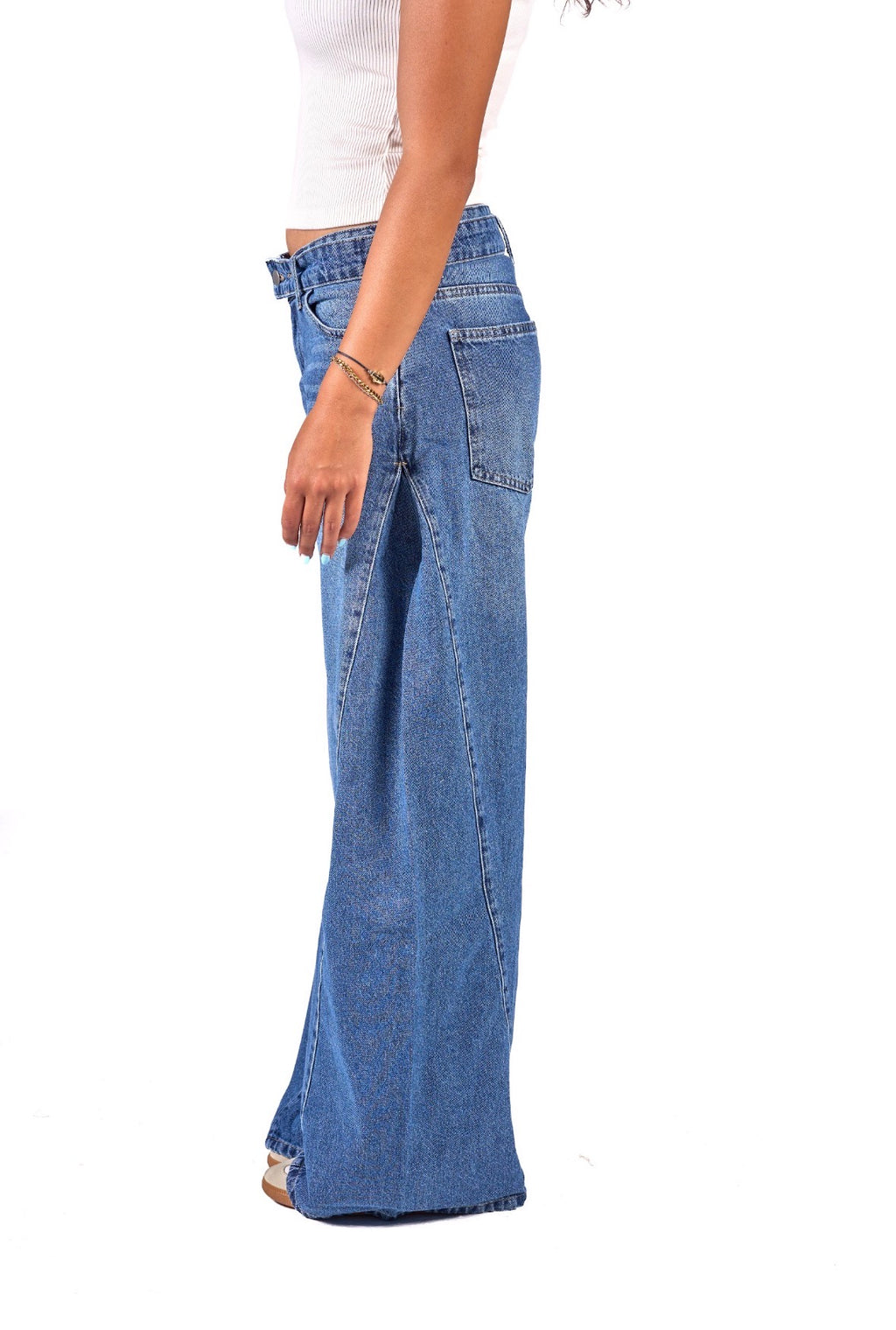 Pinned belt jeans.