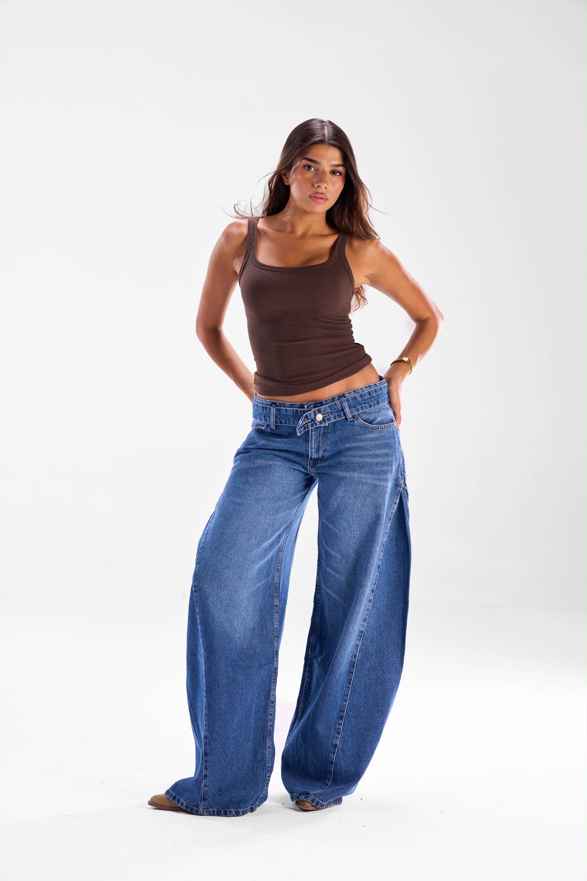 Pinned belt jeans.