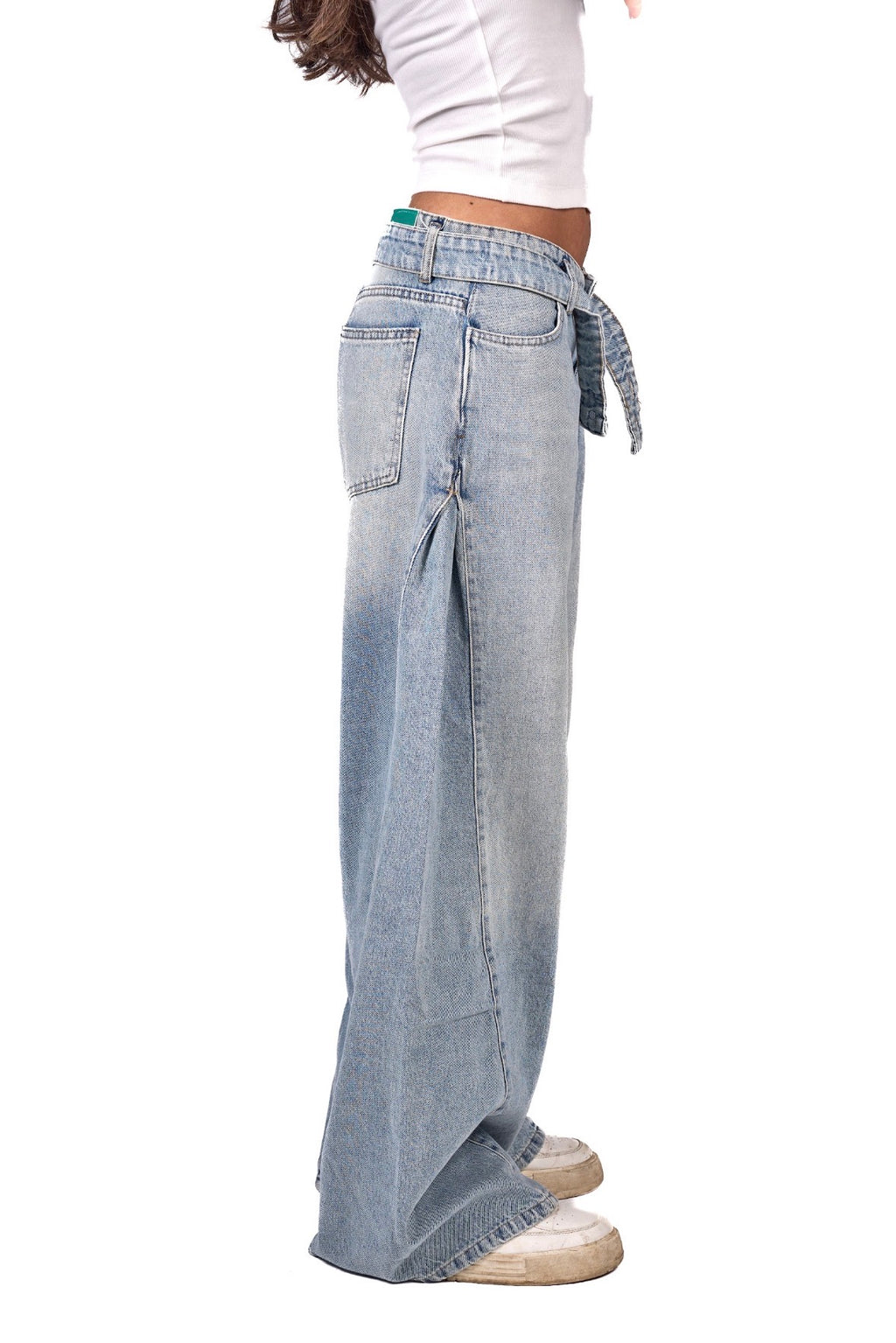 Pinned belt jeans.