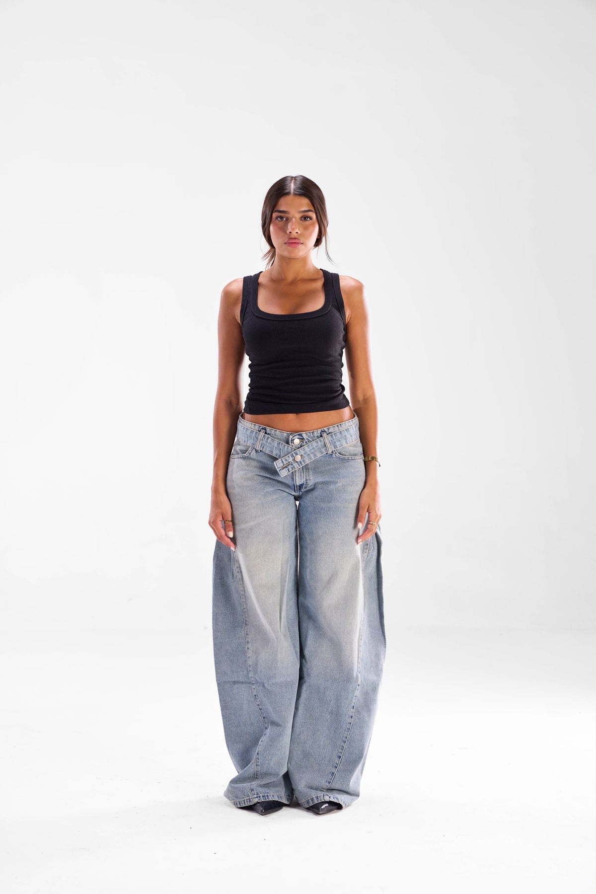 Pinned belt jeans.