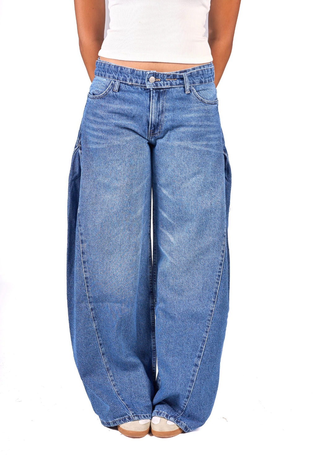Pinned belt jeans.