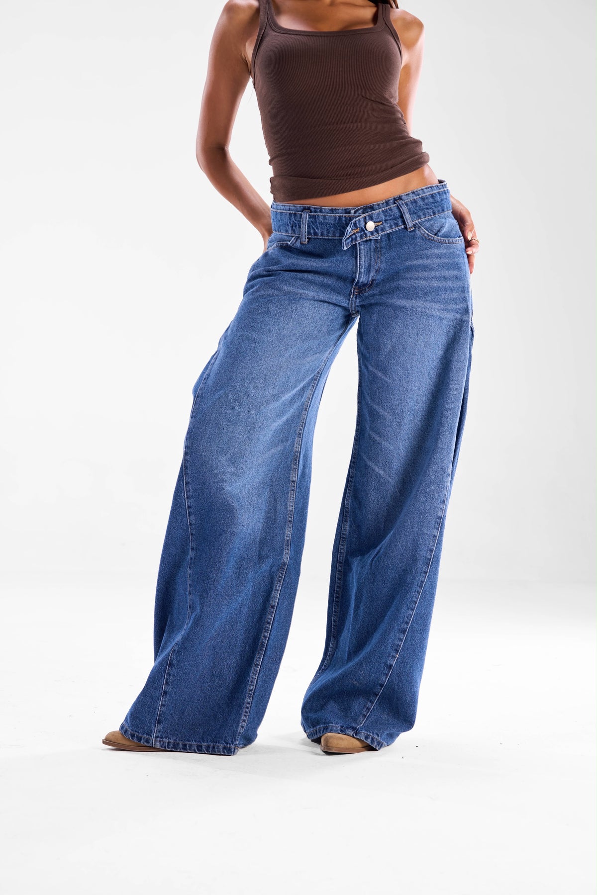 Pinned belt jeans.
