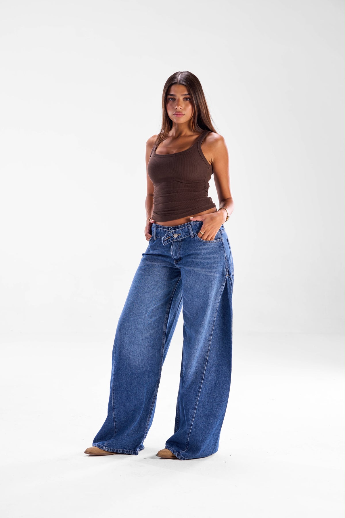 Pinned belt jeans.