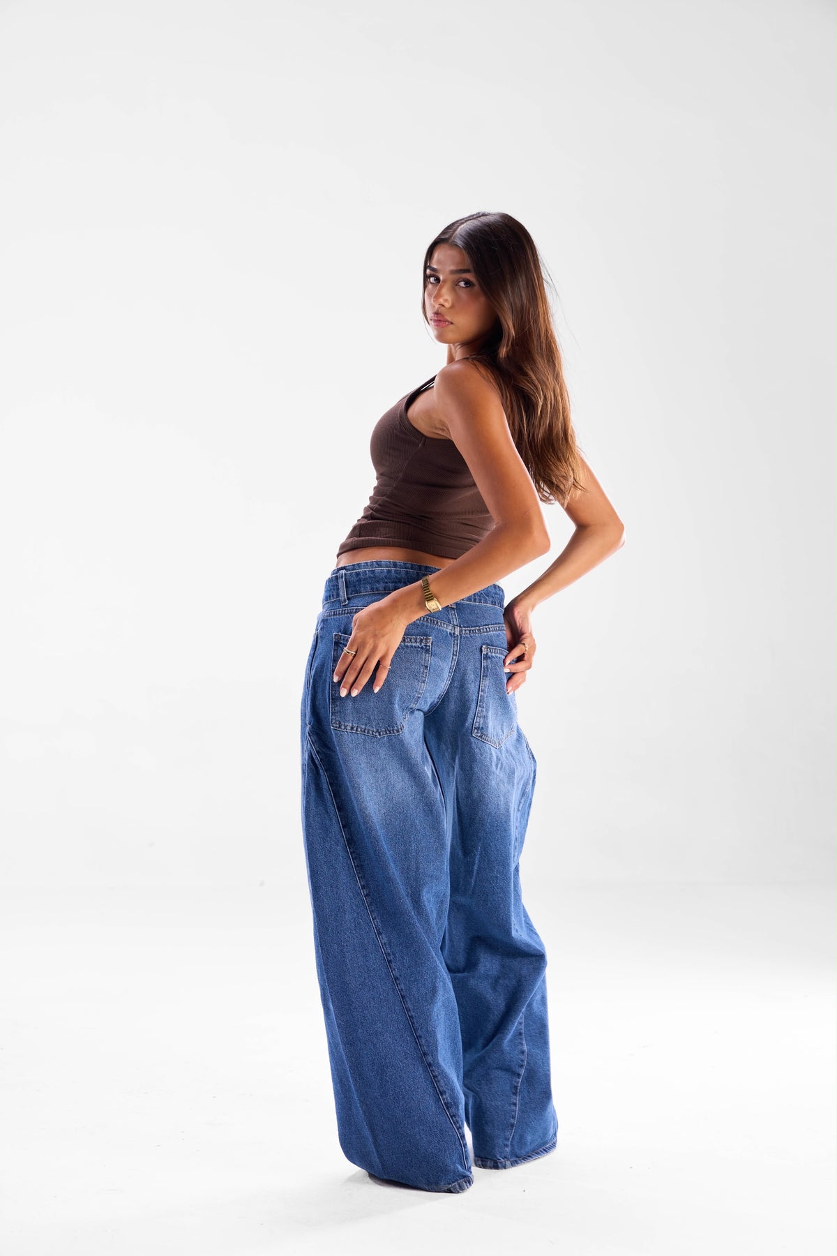 Pinned belt jeans.