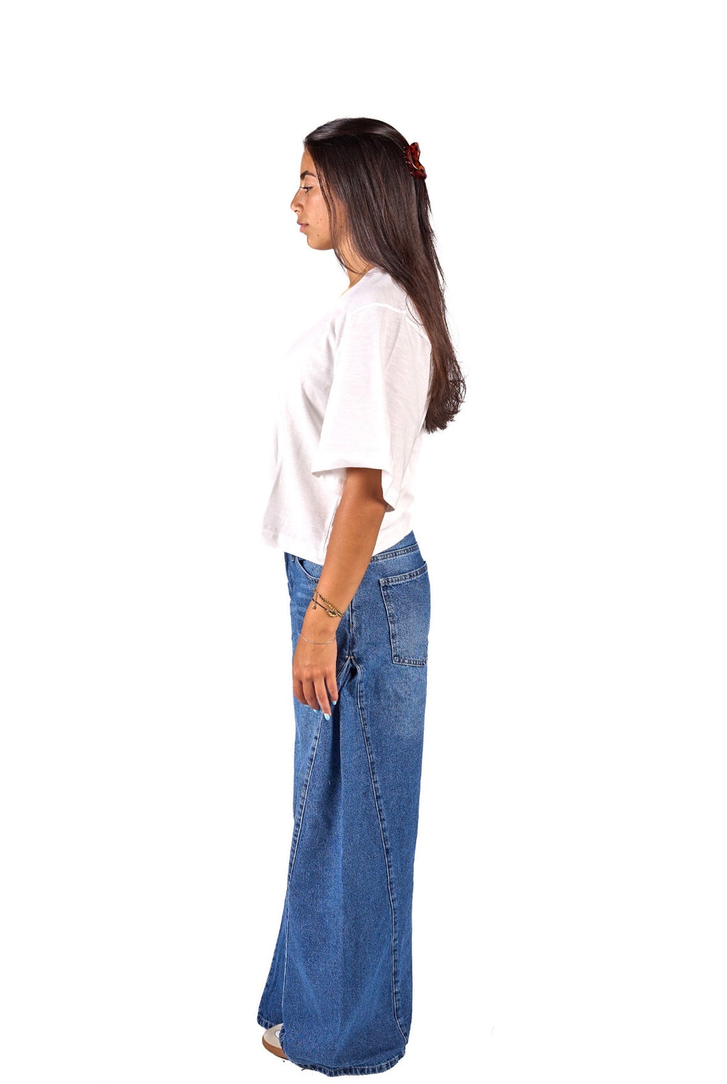V-neck relaxed tee