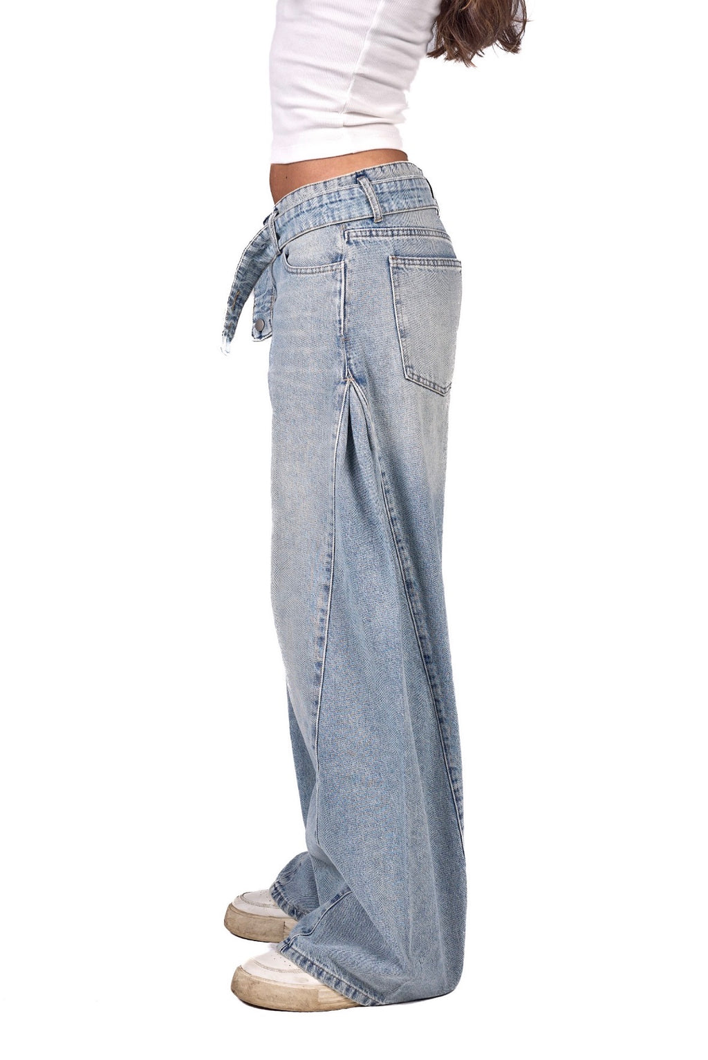 Pinned belt jeans.
