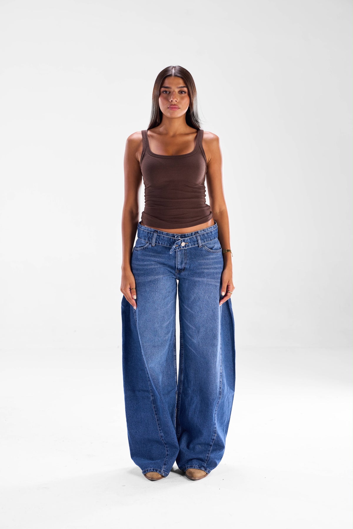 Pinned belt jeans.