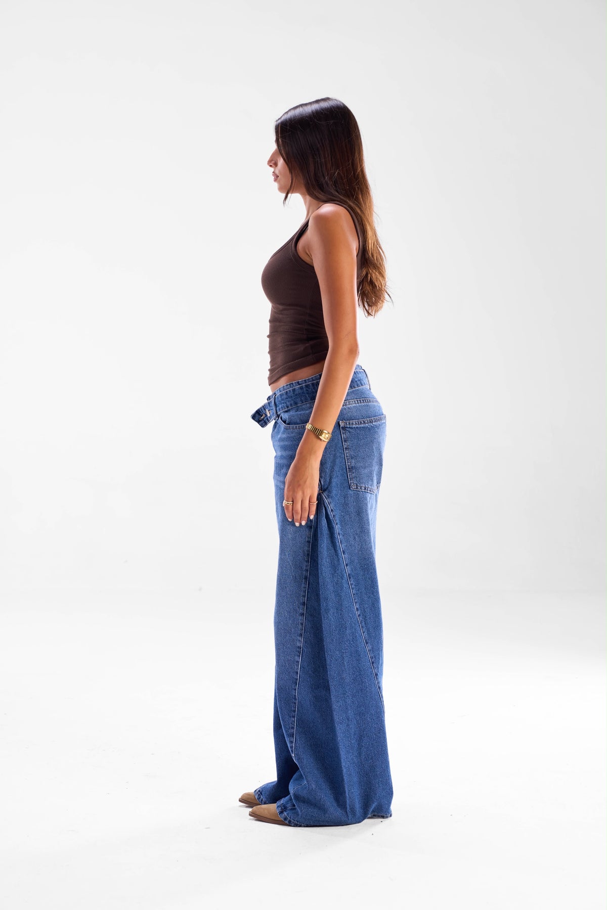 Pinned belt jeans.