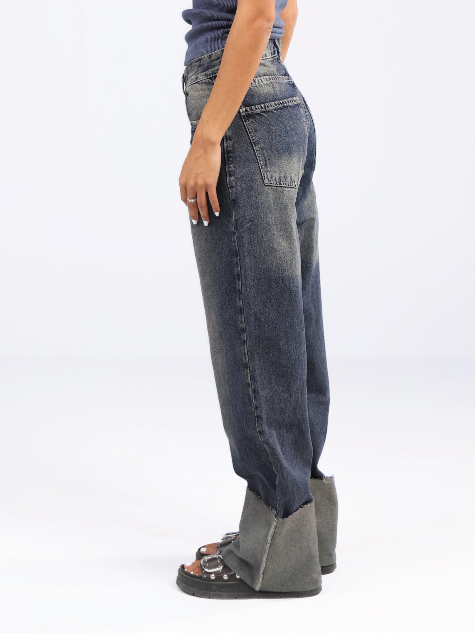 FOLDED JEANS