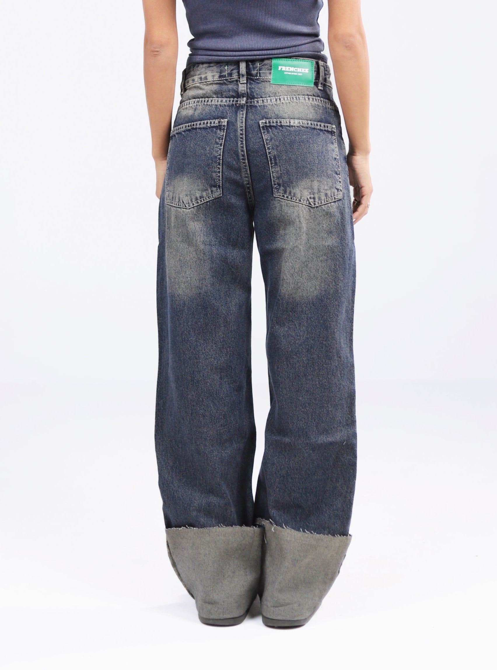 FOLDED JEANS