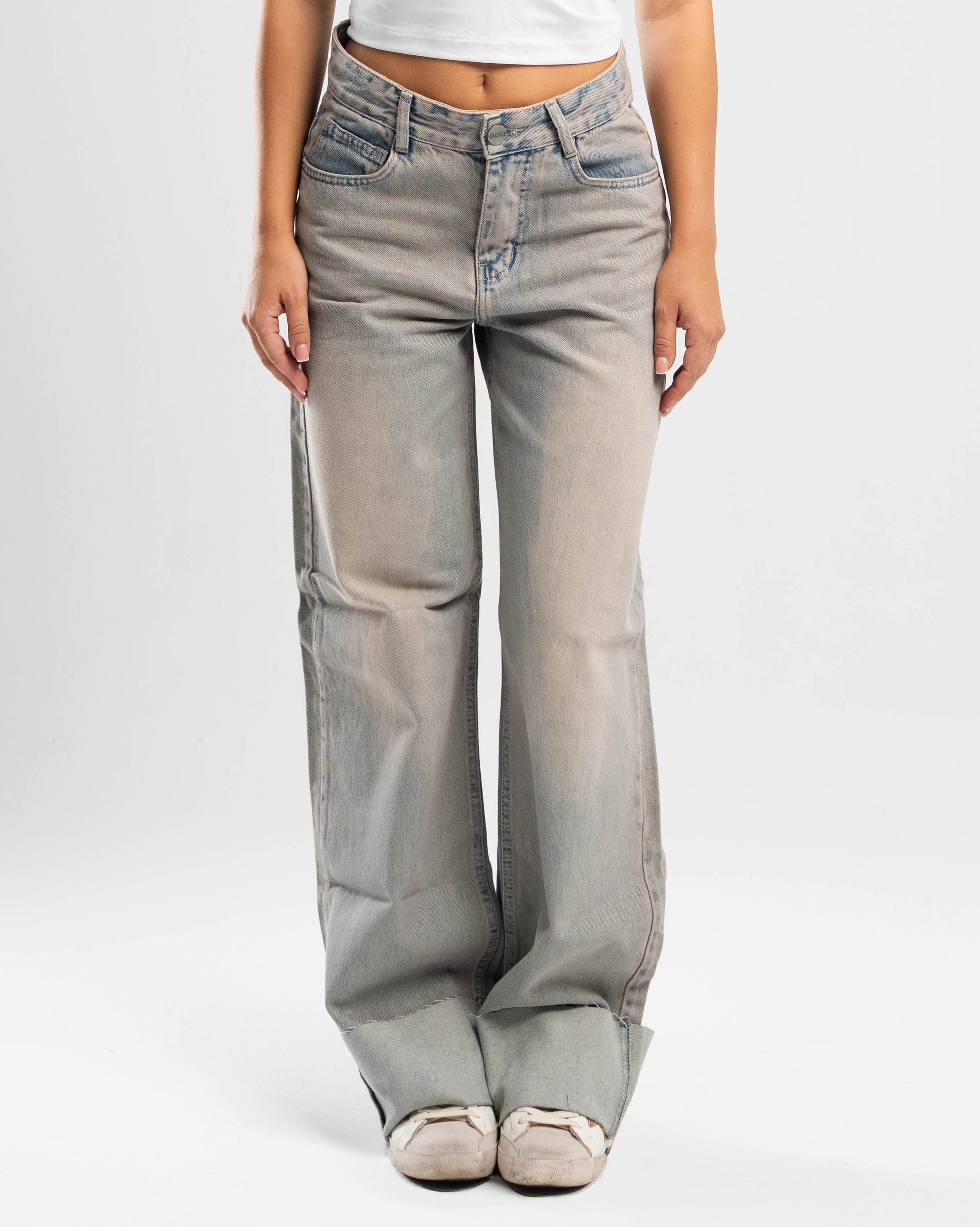 FOLDED JEANS