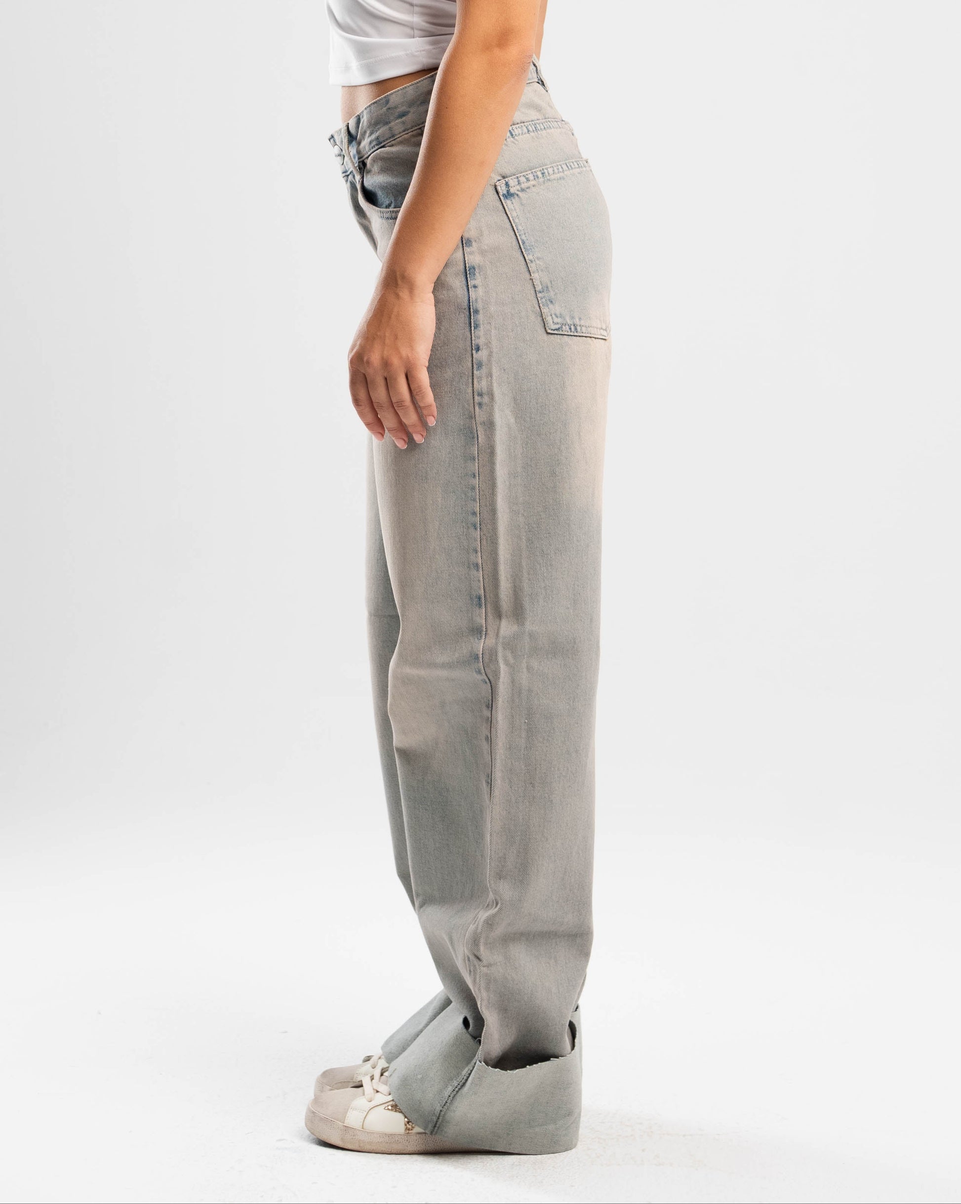 FOLDED JEANS